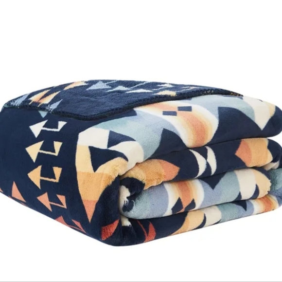 Pendleton fleece throw blanket 50" by 70" navy aztec boho design - Picture 3 of 11
